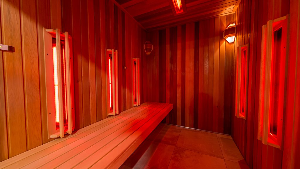 infrarood sauna rechtstreekse verwarming van het lichaam in blue wellnessboot mill